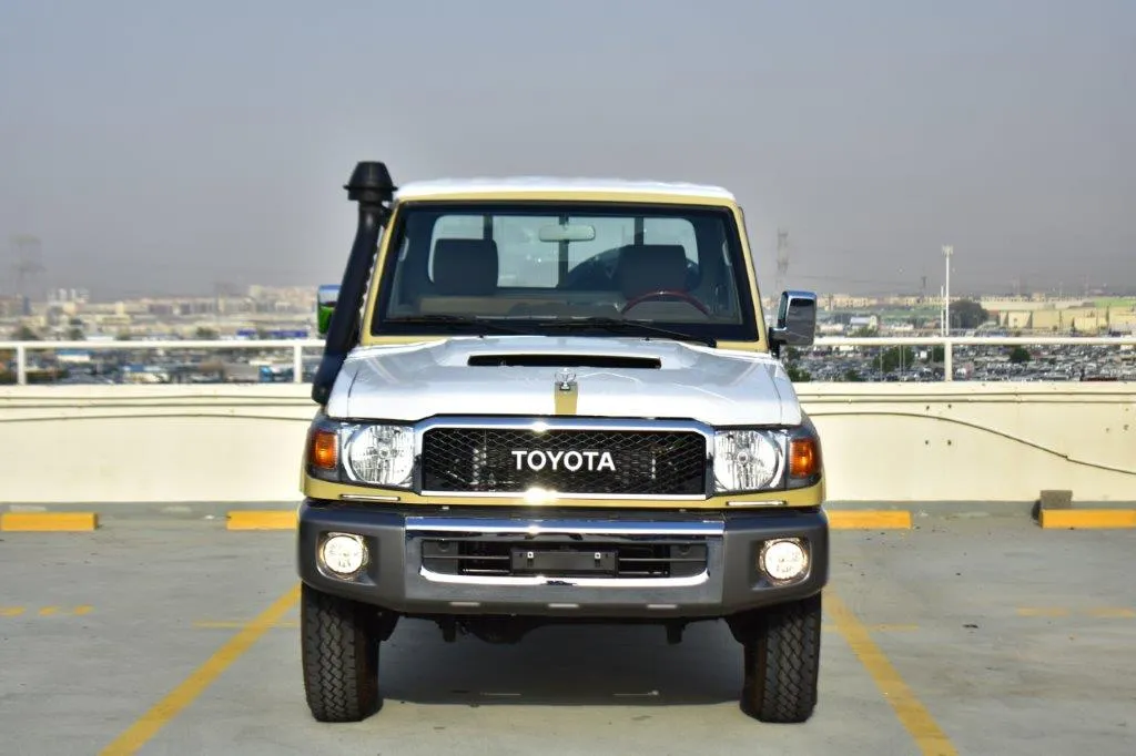 2023 MODEL TOYOTA LAND CRUISER 79 SINGLE CAB PICKUP DLX V8 4.5L DIESEL 4WD MANUAL TRANSMISSION DUBAI