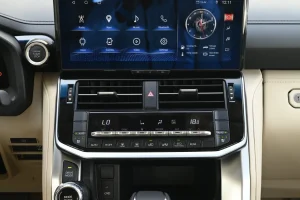 LAND CRUISER GXR-V controls and display