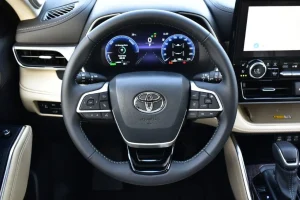 TOYOTA HIGHLANDER LIMITED steering