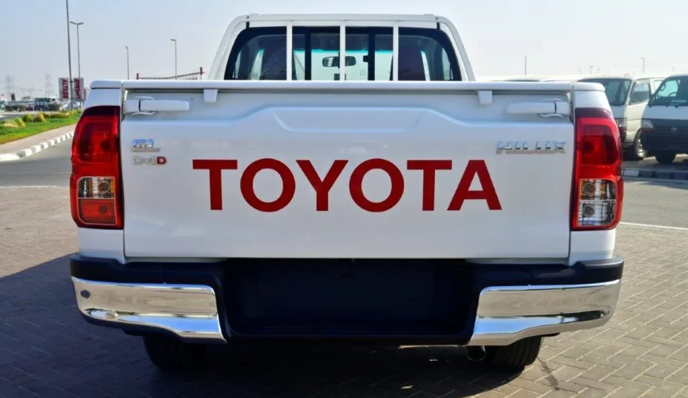 2025 TOYOTA HILUX SINGLE CAB GL 2.4L DIESEL 4X2 MANUAL TRANSMISSION