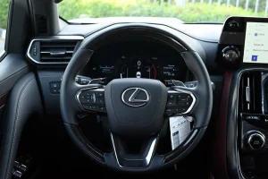 Lexus LX700h1