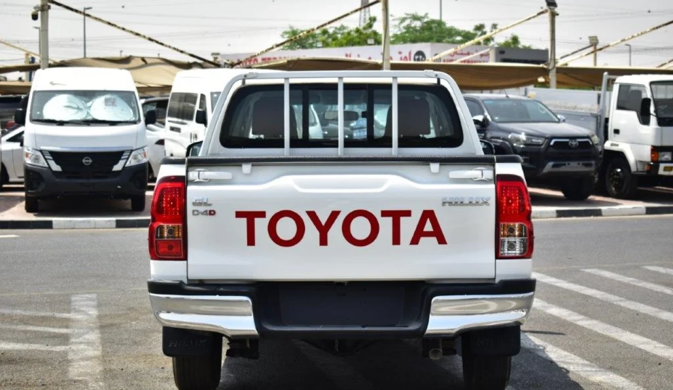 2025 TOYOTA HILUX DOUBLE CAB GL 2.4L DIESEL 4X2 5-SEATER MANUAL
