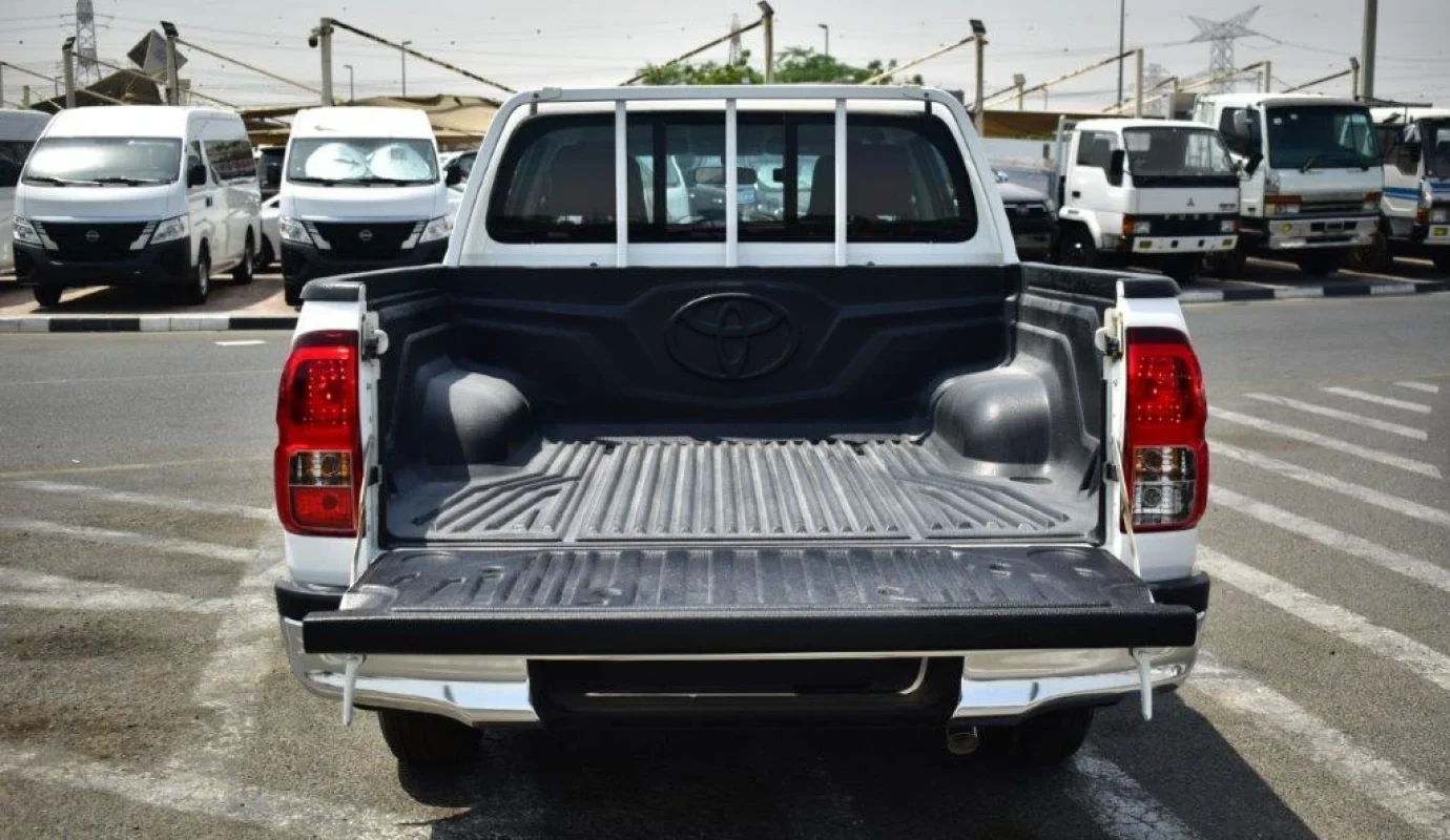 2025 TOYOTA HILUX DOUBLE CAB GL 2.4L DIESEL 4X2 5-SEATER MANUAL