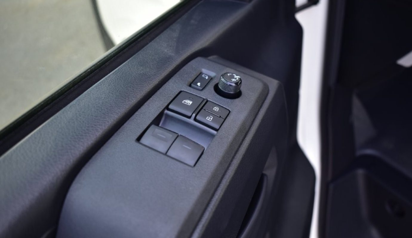 2026 TOYOTA HIACE HIGH ROOF 3.5L PETROL 13-SEATER AT