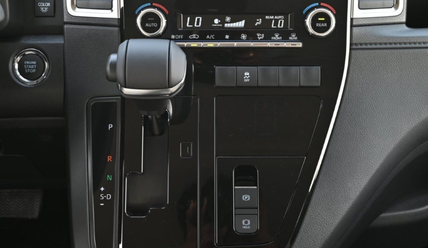 2026 TOYOTA GRANVIA V V6 3.5L PETROL 6-SEATER AT
