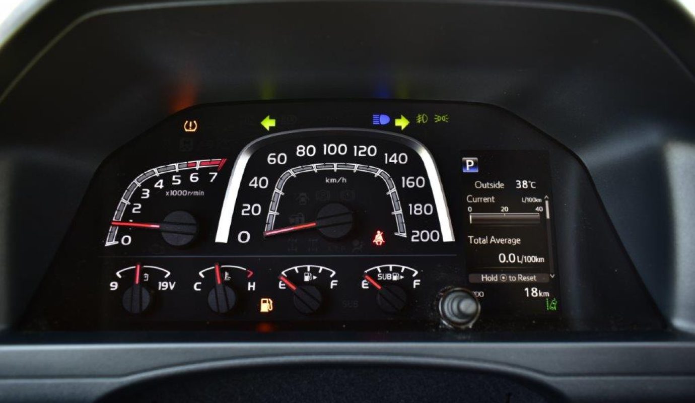 2026 TOYOTA LAND CRUISER 79 SINGLE CAB SDLX V6 4.0L PETROL 4WD 2-SEATER AT