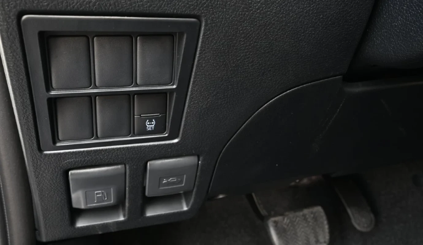 2026 TOYOTA HILUX DOUBLE CAB DLX-G 2.7L PETROL 4WD AT