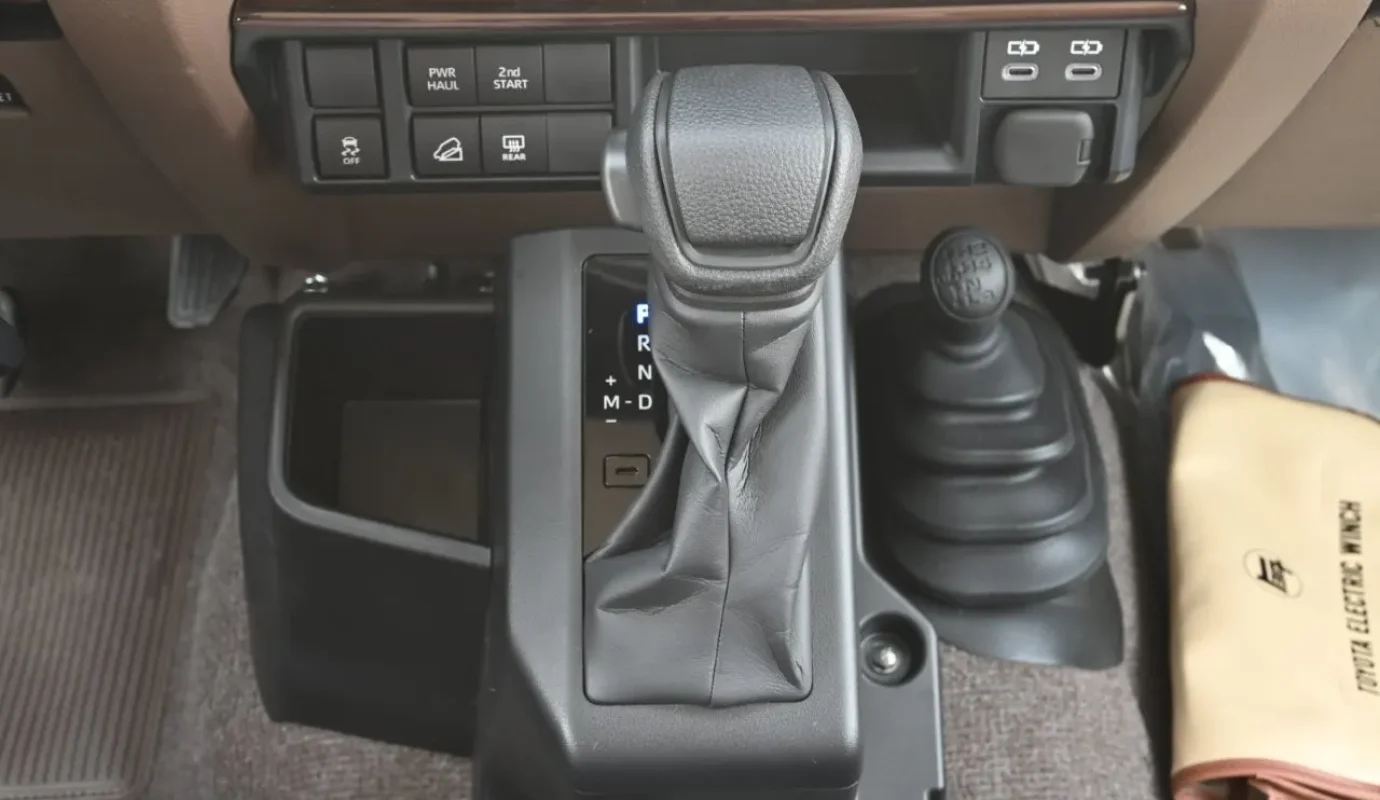 2026 TOYOTA LAND CRUISER 76 HARDTOP DLX2 2.8L DIESEL 5-SEATER AT